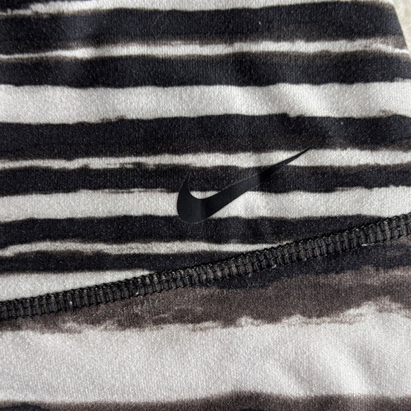 Chic Zebra Print Leggings - Picture 2 of 4